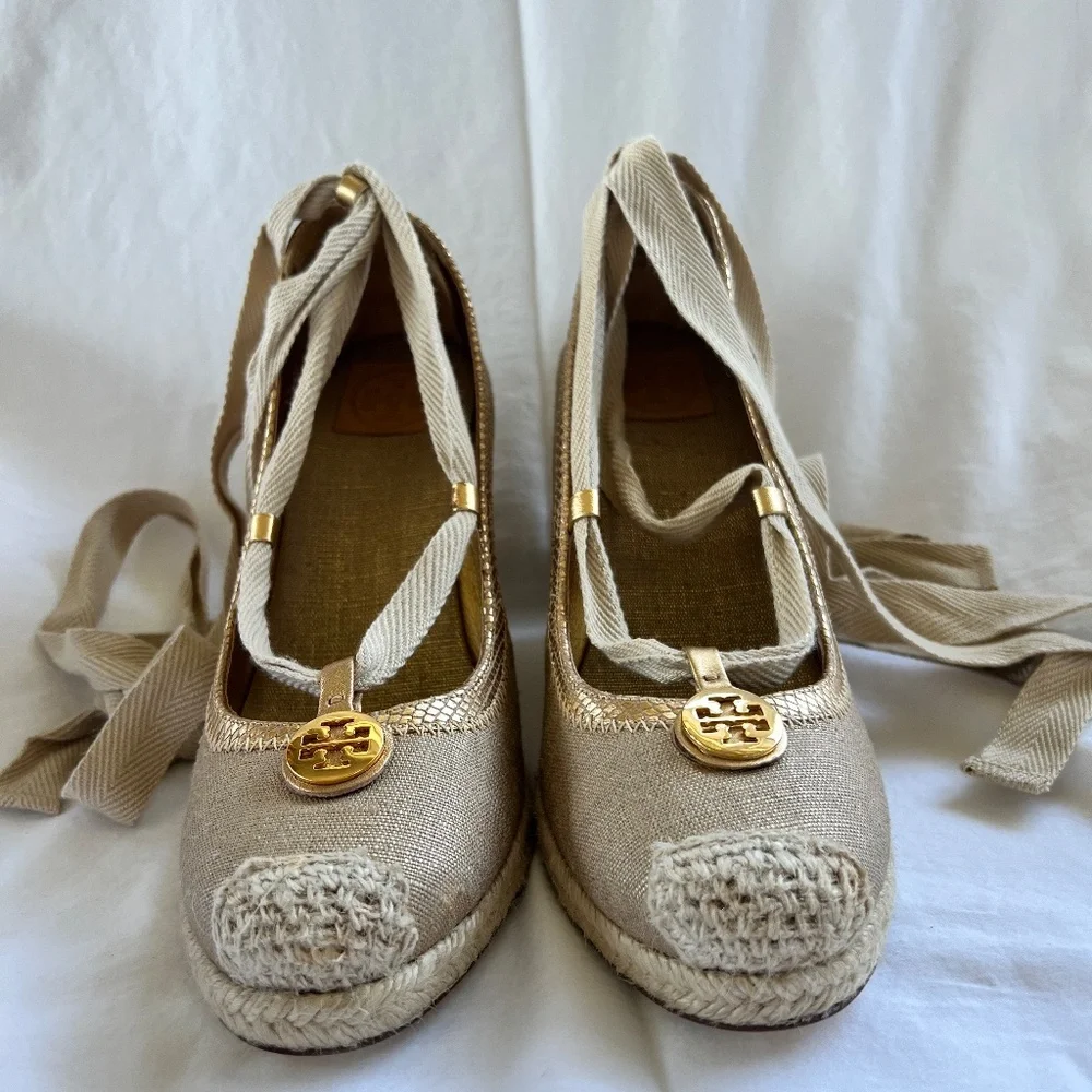 Tory Burch Tan Canvas Lace Up Ankle Espadrille Wedge with Gold Trim Size 9